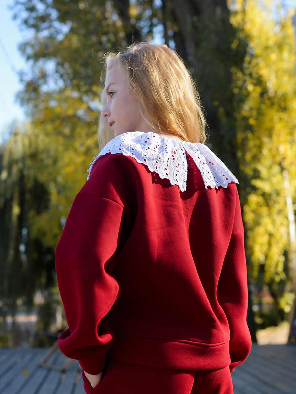 Fleece Sweatshirt With A White Collar